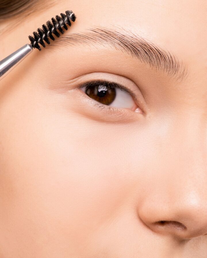 Definición natural de las cejas — micropigmentación de cejas