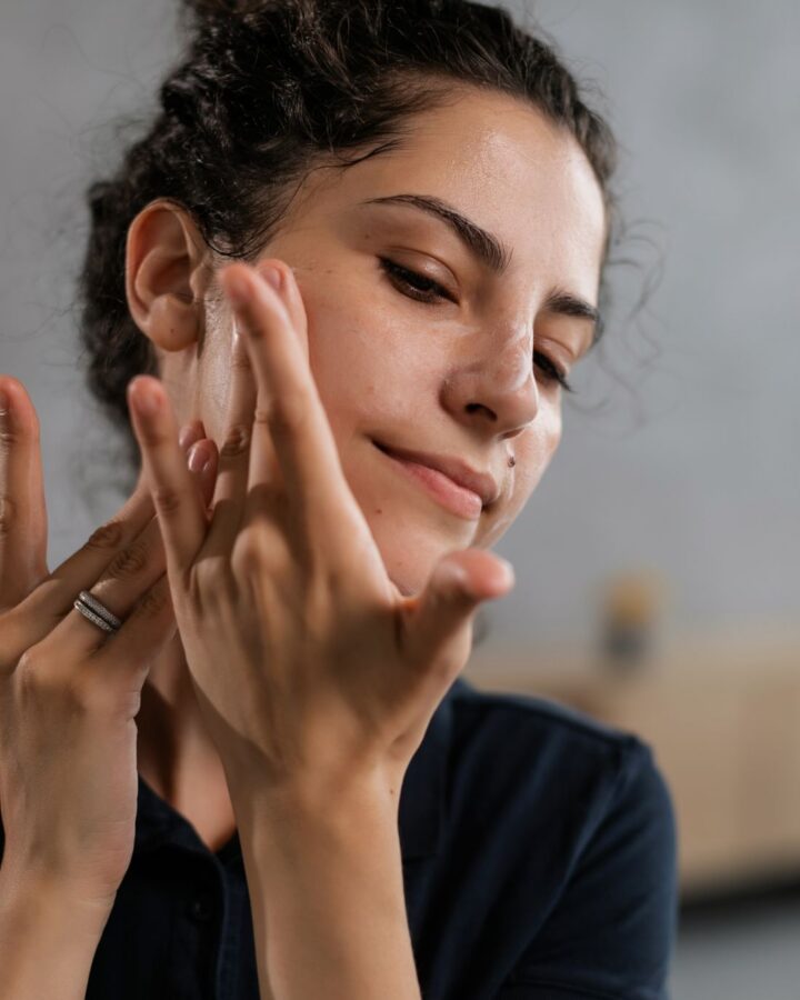 Cuidado de la piel del rostro — plasma gel autólogo