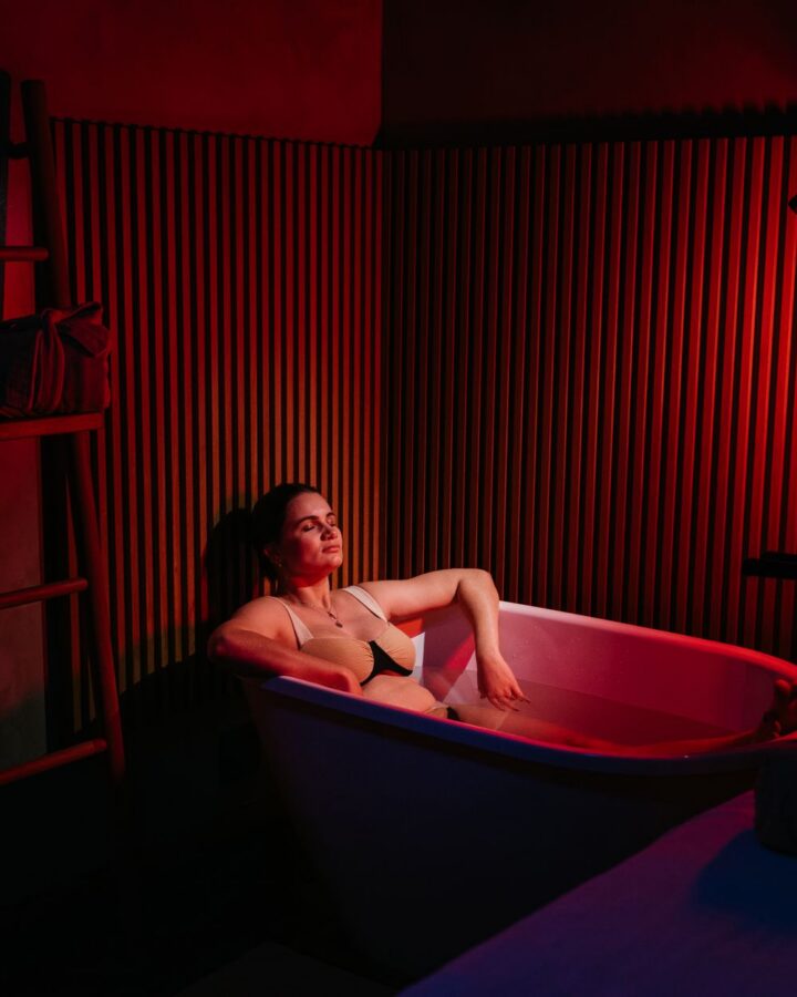 Sesión de fototerapia con luz roja sobre la piel